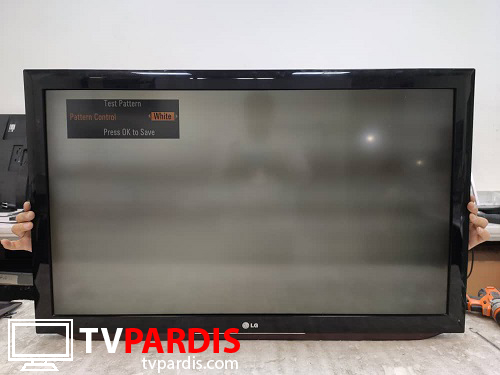 نوار تاریک افقی در تصویر (تاریکی LCD)